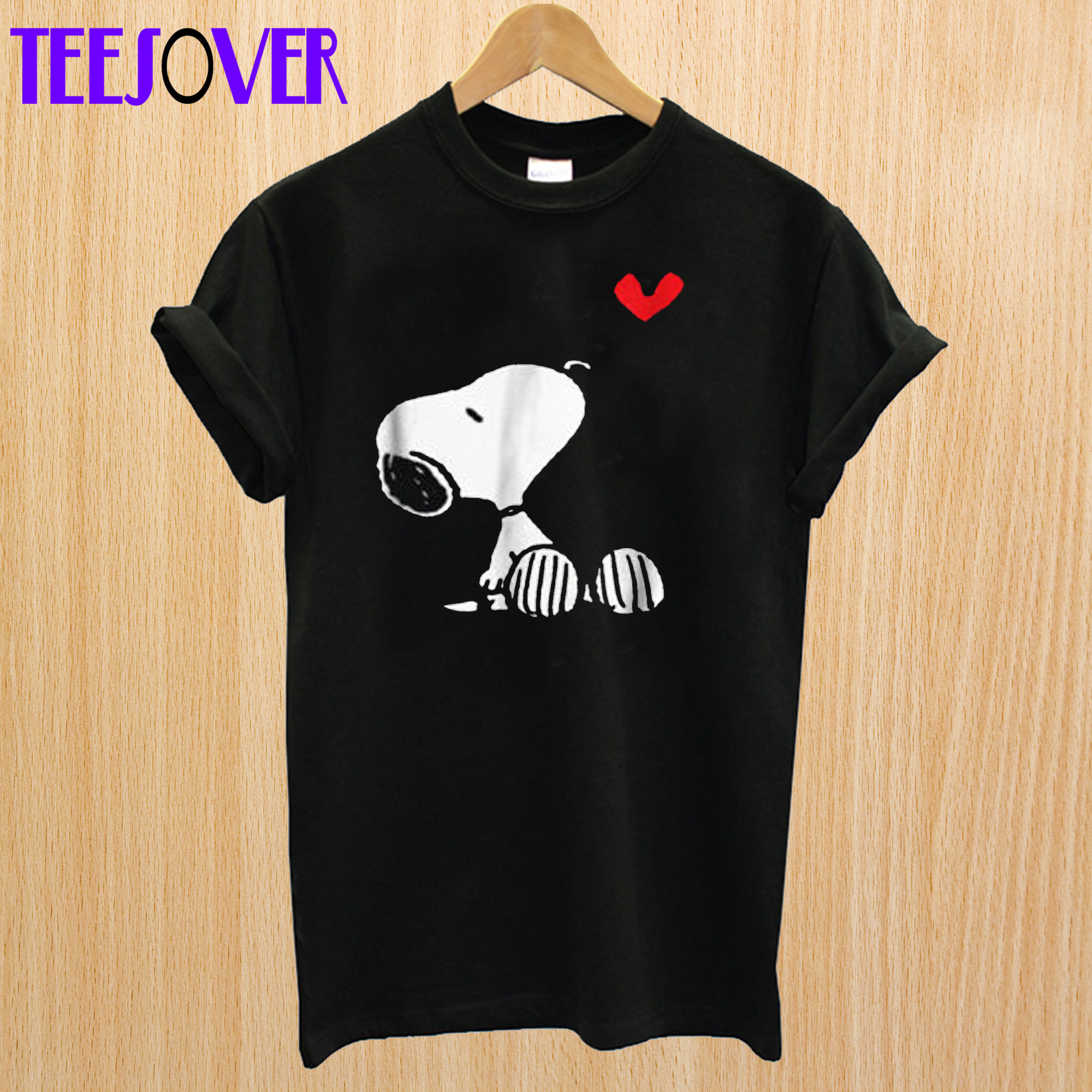 heart sitting snoopy tshirt