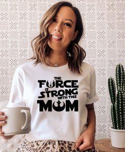 The Force is Strong With This Mom t-shirt